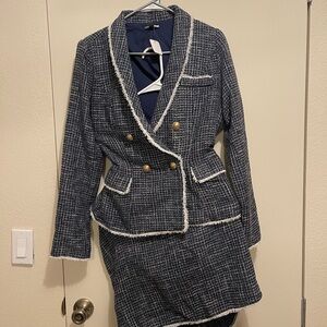 FASHION NOVA ATTIRE SIZE LARGE